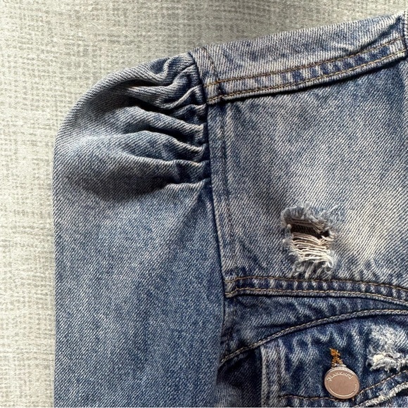 BLANKNYC Distressed Puff Shoulder Cropped Denim Jean Jacket Size S Buttons - Picture 5 of 10